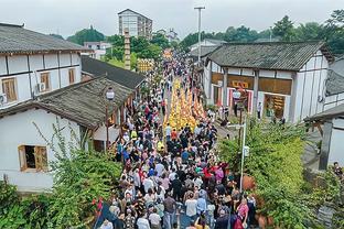 拳脚相加！齐鲁德比赛前，泰山球迷与青岛球迷互殴